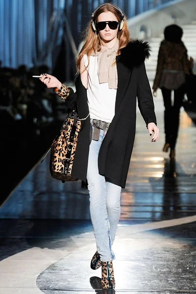 Look 28
